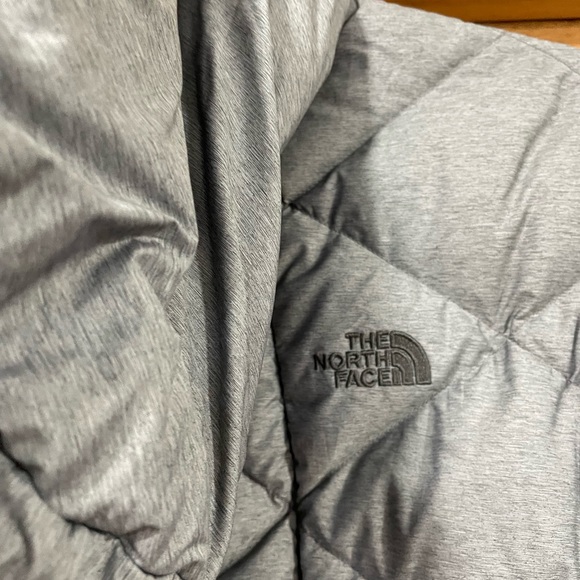 The North Face, quilted capelet, grey, size M, EUC - Picture 5 of 6